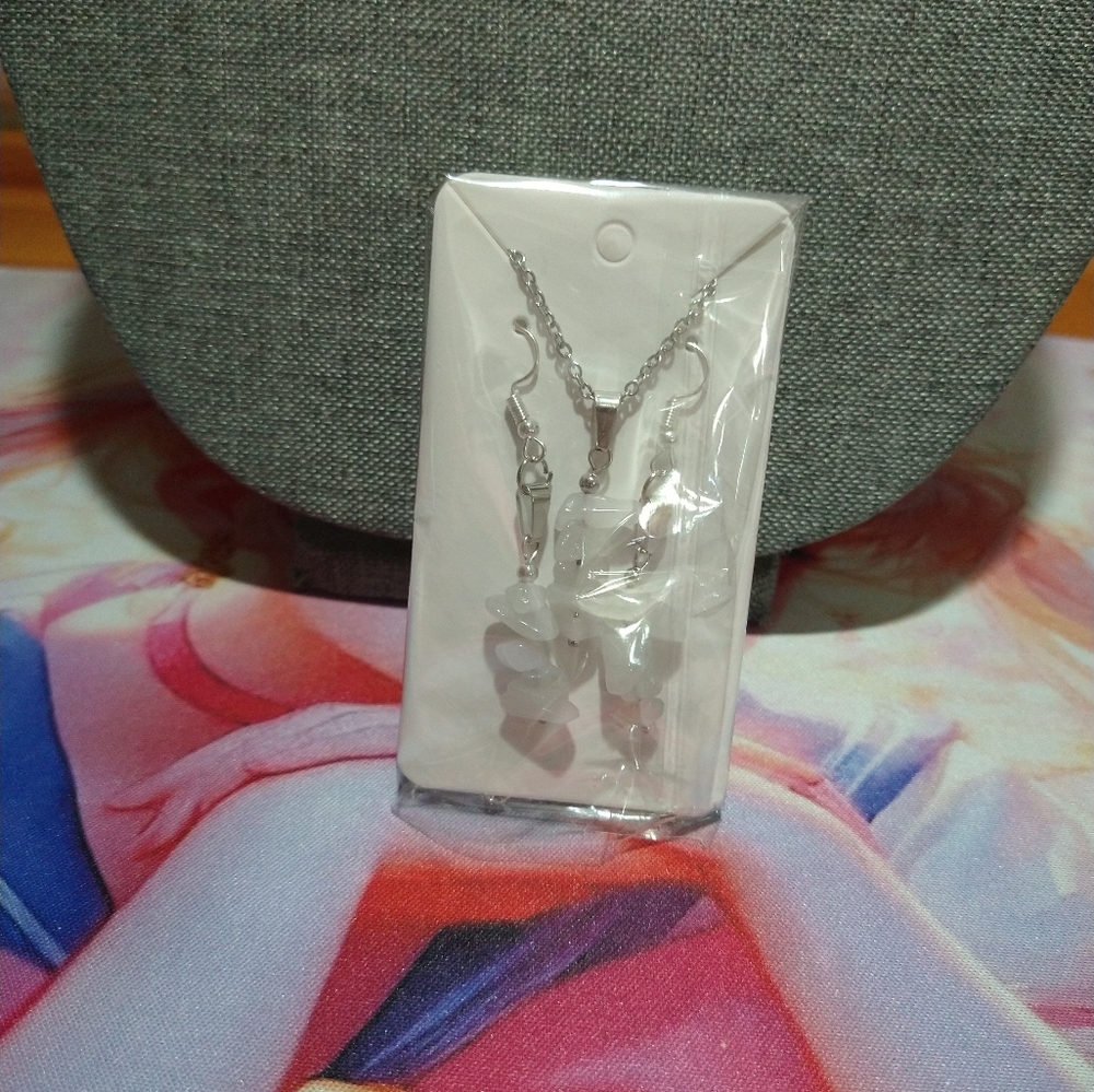 Quartz crystal Chip Stone pendant necklace - Picture 12 of 12